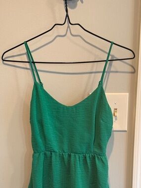 Green Sleeveless Spaghetti Strap Peplum Cami